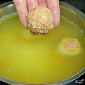 Huisgemaakte soep met gehaktballetjes - fotostap 4