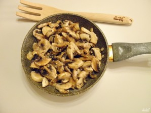 Aardappelen met champignons in een koekenpan - fotostap 2