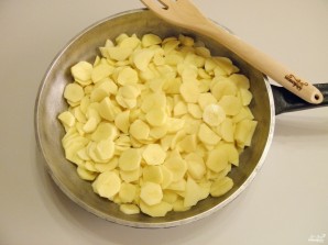 Aardappelen met champignons in een koekenpan - fotostap 4
