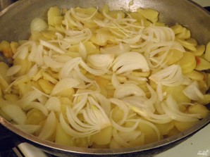 Aardappelen met champignons in een koekenpan - fotostap 6